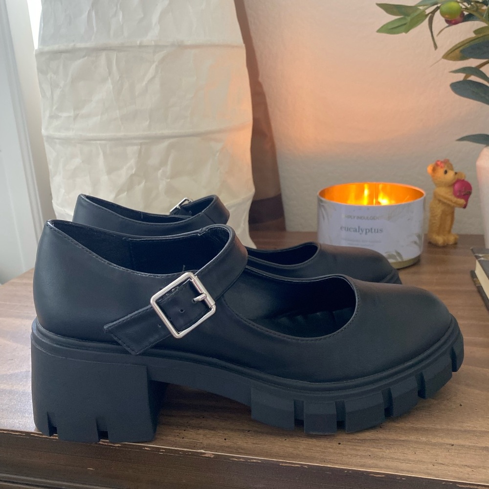 MADDEN GIRL WORN ONCE PLATFORM HEELS SIZE 8.5